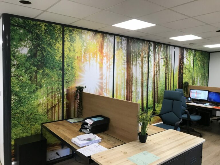 décoration bureaux fret'vite panneaux bois forêt olb publicité