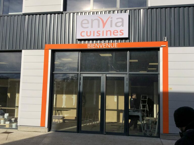 pose enseigne toile tendue envia cuisines