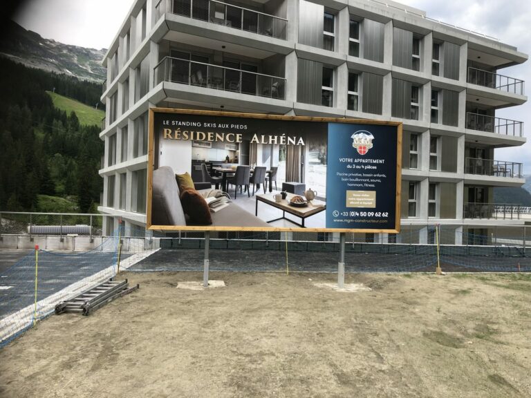 pose panneau de chantier grand format appartement haute savoie